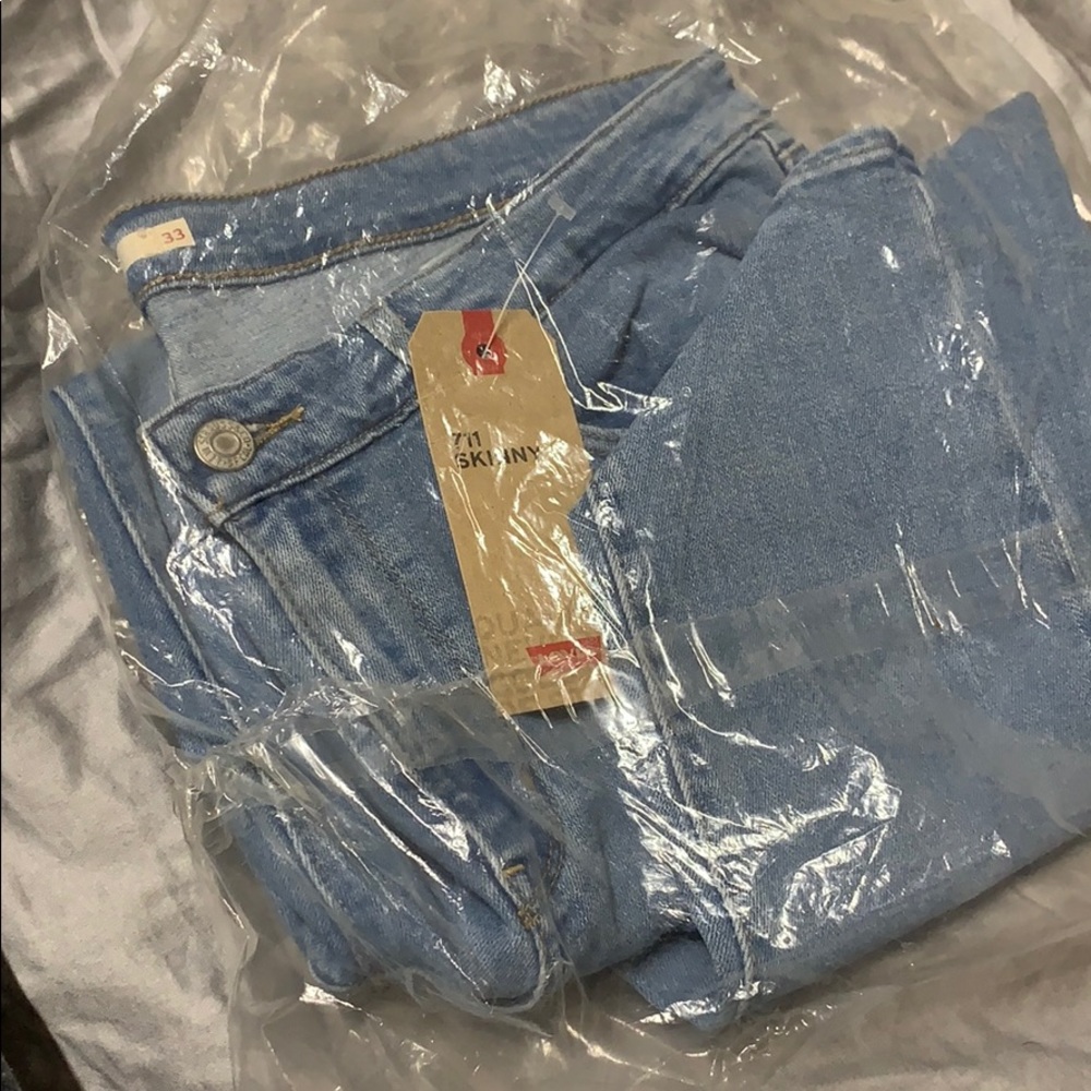 Levi’s light blue skinny jeans